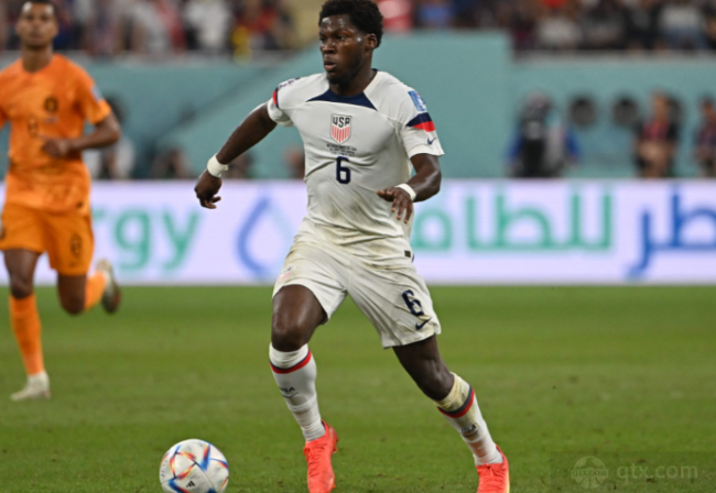 周琦眼部再 周琦眼部再